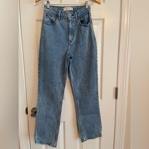 Abercrombie & Fitch 90’s Straight Ultra High Rise Curve Love Jeans. Size 25/0s